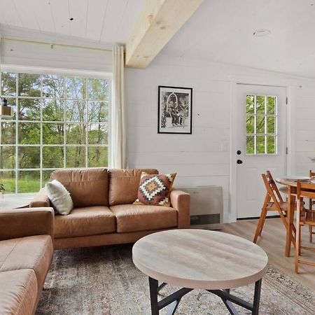 Charming & Freshly Restored Farmhouse 1 Mile From Center Of Stowe Exterior foto