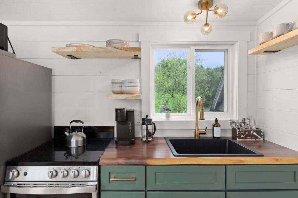Charming & Freshly Restored Farmhouse 1 Mile From Center Of Stowe Exterior foto