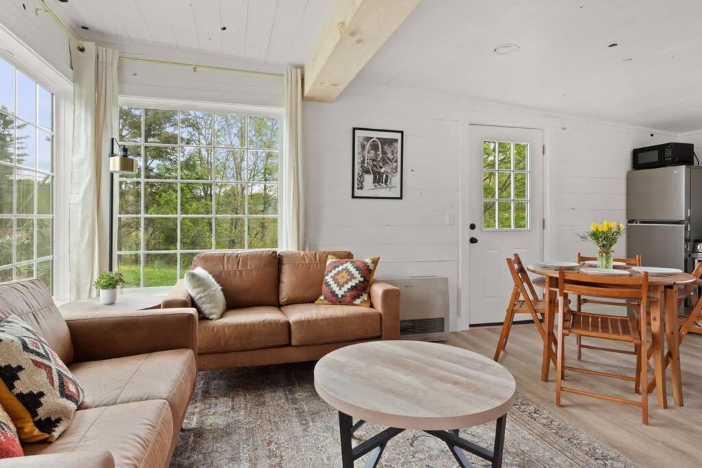 Charming & Freshly Restored Farmhouse 1 Mile From Center Of Stowe Exterior foto